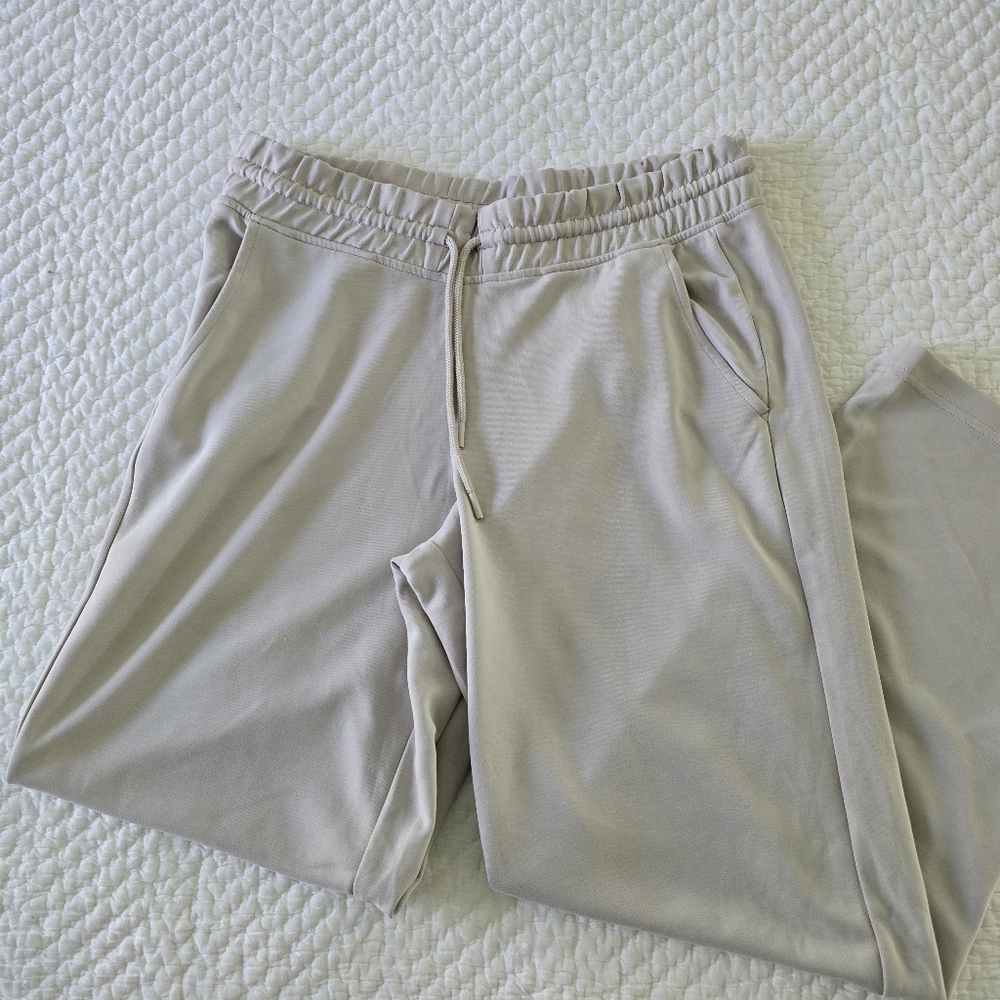 Athleta Seasoft Crop Straight Leg Pant in Cream M/T